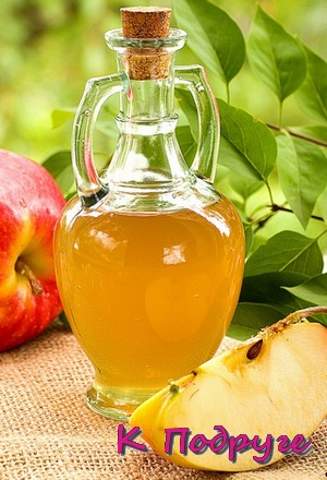 Уксус из яблок в кувшине